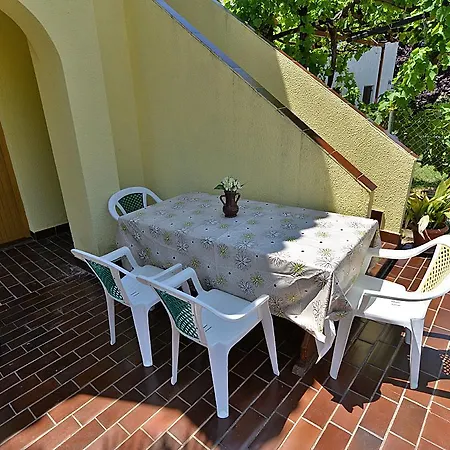 Popov 671 Apartment